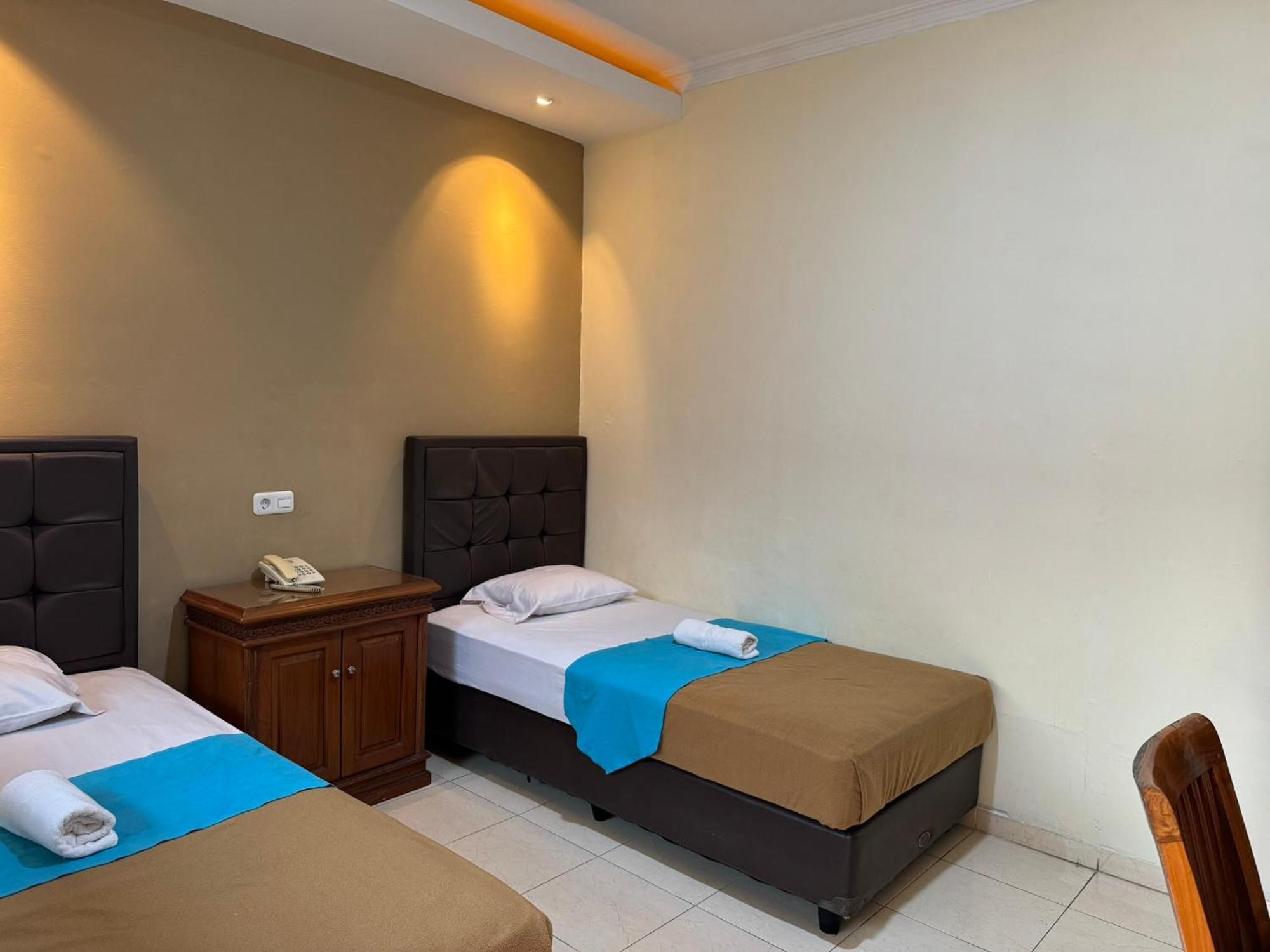 Hotel Priangan Чиребон Екстер'єр фото
