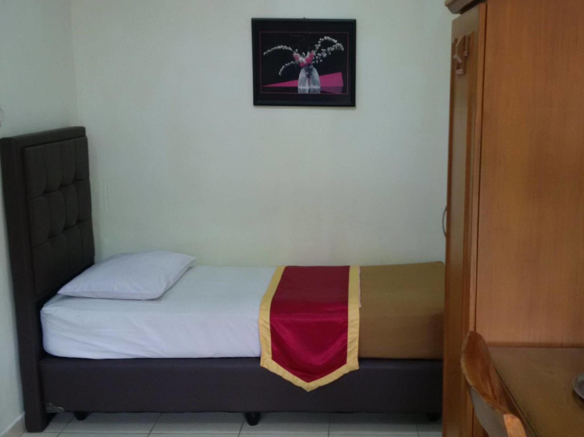 Hotel Priangan Чиребон Екстер'єр фото